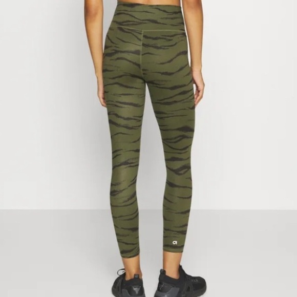 NWT- Gap High Rise Breathable Ankle Leggings, Large Tall , green, black, zebra - Picture 3 of 7